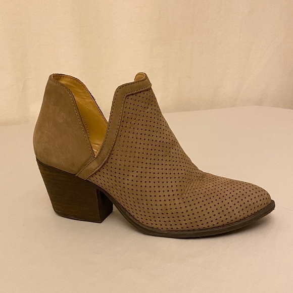 STEVE MADDEN Amerisa Leather Booties Boot Brown Block Heel Sz 8 Taupe Perforated - Picture 7 of 9